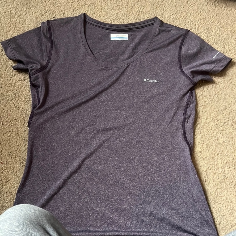 Women’s Small Columbia T- Shirt